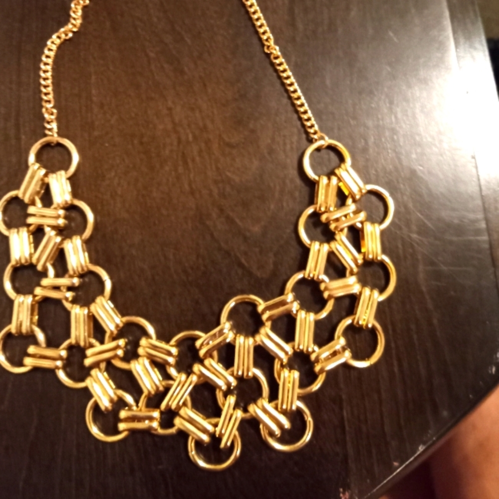Silver,gold ,and diamond style very elegant , beautiful necklaces.